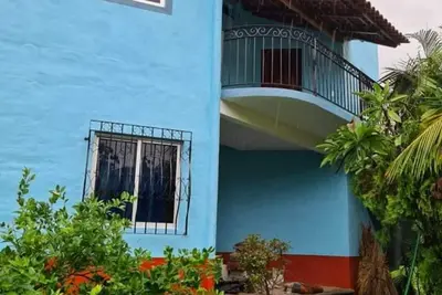Image de Charming second floor apartment - five minutes from the beach.