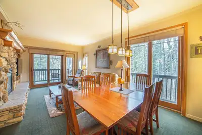 Image de Walk to Ski, Large 2 Bed 2 Bath Near Lifts 459