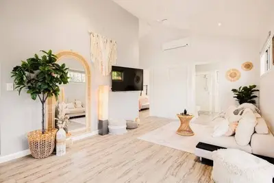 Image de An Idyllic Boho Style Retreat, High-end kitchenware