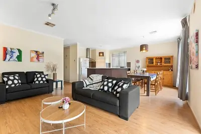 Image de 3br Home-City Fringe Location-Free WiFi & Parking