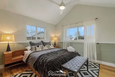 Image de Tennyson Gem • Near Dt Denver • Firepit + Hot tub