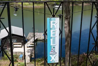 Black Swan Lake House - Event Friendly