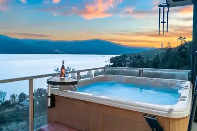 Image de Summit View | Private Hot Tub & Lake Views