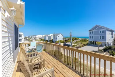 Image de No Regrets - 4 Br home in the heart of Surf City! Dog Friendly!