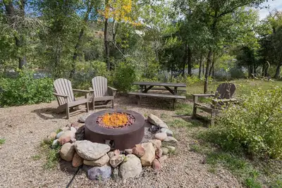 Image de Two Pet Friendly Rustic Cabins on the Animas River -  6 Min to Downtown Dgo