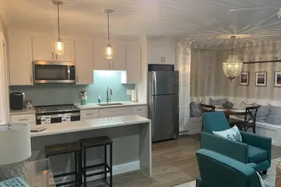 Image de Beachfront Condo