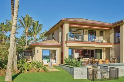 Image de Laola 3-Bdrm Townhouse, Private Location, Swimming Pool & Carport, Panoramic Views
