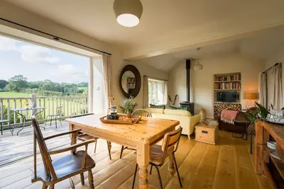 Image de Luxury bolthole in secluded valley near coast