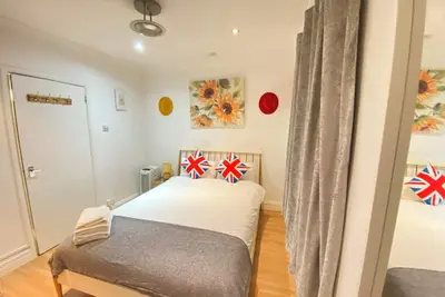 Lovely 2-Bed Flat in London