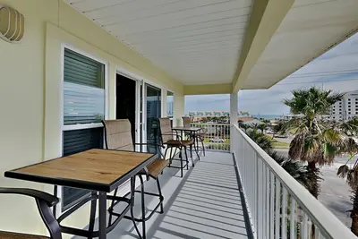 Image de White Sands Condo in Navarre, Easy Stroll to the Beach or Pool!