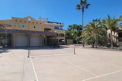Image de Large beach side home, with pool, hot tub, 2 kitchens, Fenced, Ocean view,