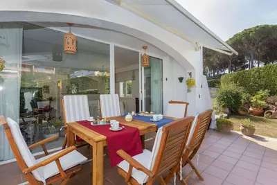 Appartement dans une maison de vacances avec climatisation, Wifi, piscine, Tv, patio, parking