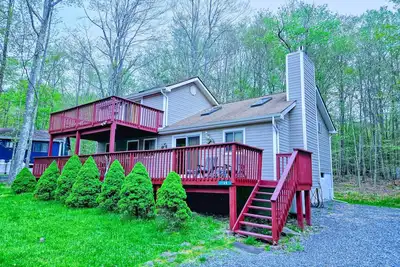 Image de Moore's Lake House: Cozy Retreat, Deck, Firepit, Near Hiking & Nature