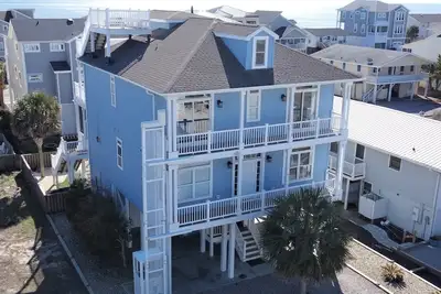 Image de Across the street from beach access, private pool and New To Vrbo