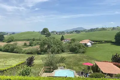 Au calme à 5 minutes d'Espelette, Piscine chauffée, Fronton