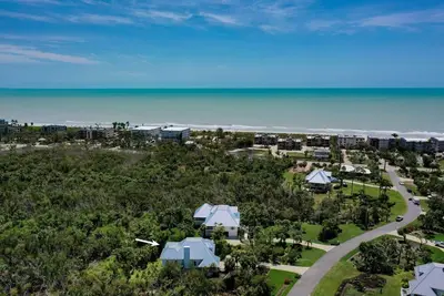 Image de Stunning 4 bedroom home in Seagull Estates, short walk to beach.