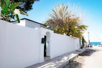 Image de Villa bord de mer piscine chauffée et terrasse