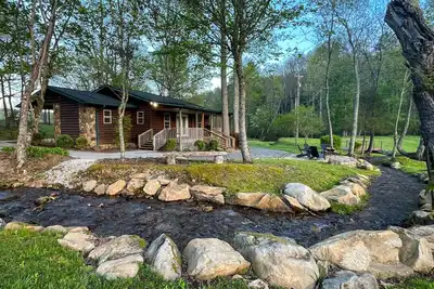 Image de Secluded Creekfront Cabin Mountain Views. • Easy Access for Cars/Cycles•Near Totd