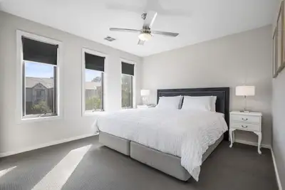 Image de Short & long stay options. 3 bedrooms. Free Wi-Fi.