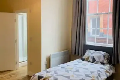 Image de 2 Bedrooms with 2 En-Suites