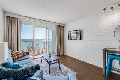 Image de Coral Surf by StayMareni - Oceanfront King Suite