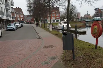 Image de Maje Am alten Binnenhafen in the center of Emden