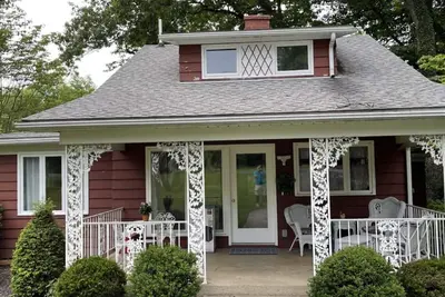 Image de Creekside Cottage With Water Access, Large Lot With Campfires And Lots Of Charm