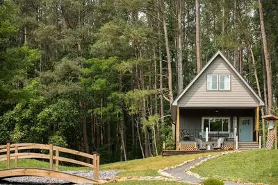 Image de A majestic, water's edge retreat on the banks of the Shenandoah River