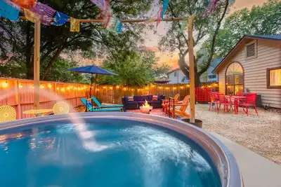 Image de Cowboy Pool, Gorgeous Patio & Grill - By SeaWorld, Lackland & Six Flags
