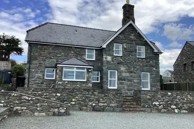 Image de Traditional Welsh cottage in the village of Dyffryn Ardudwy