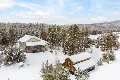 Image de The Bear Den Bundle-12Br-10Ba-Sleeps 42-Bbq-FirePit-Hot tub-20m 2 Ynp-Extra Parking-Mountainviews