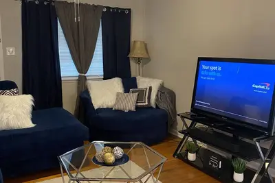 Image de Cozy Family Sized Home. 5 minutes from everything!