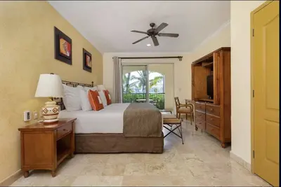 Image de Located on the pristine medano beach
