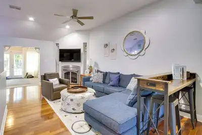 Image de Ocean Springs Home w\/ Fire Pit & Game Room!
