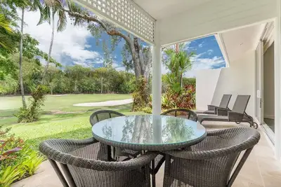 Image de Tropical Resort style Living on Mirage Golf Course