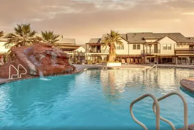 Image de RedRock BnB -Pool-Hot Tub -Pickle Ball - Splash Pad - Playground