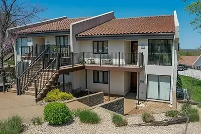 Image de Lake-Life Condo · Lake-Life Condo close to Attractions & Loz strip