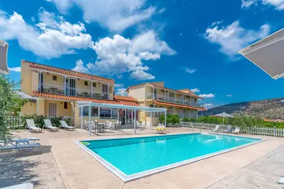 Leonidas resort is full sea view.