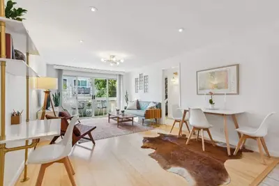 Image de Capitol quarters! 2 bedroom condo, walking distance to everything!