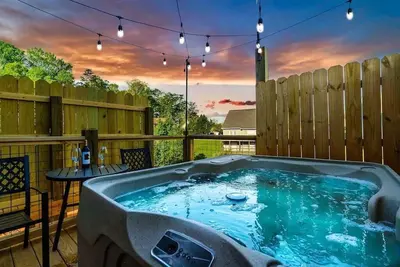 Image de Hurry! Fall Is Here! Smoky Mountain Condo + Sleeps 6 + Jacuzzi + Games + Views