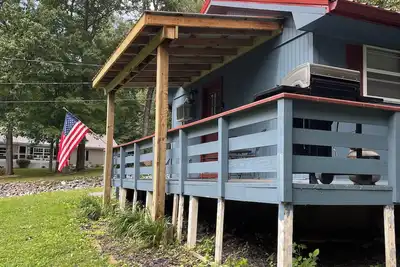 Image de The comfy cozy cabin awaits you! !