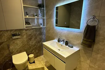 Image de quite and peaceful apartment with modern furniture In the heart of Amman Abdali