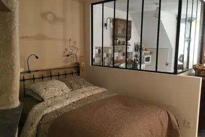 Image de Studio de charme dans l'hypercentre sur la place Notre Dame
