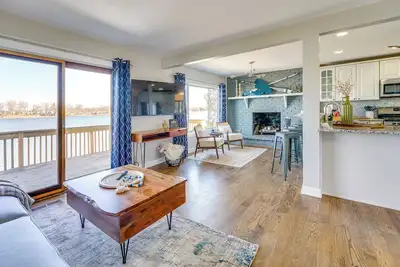 Image de Spacious Lakefront Home in White Lake