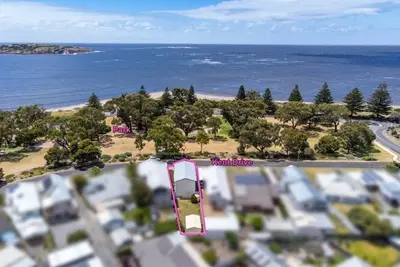 Image de Beach House- beach front Stylish 4 bedroom house