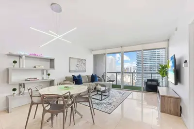 Image de 3503 · Penthouse Icon/W hotel WaterViews balcony Brickell
