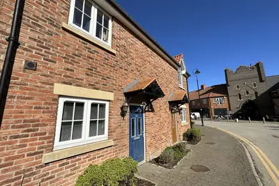Image de Stunning Coastal Cottage - Sleeping 5 in 2 Bedrooms - Pool and Beach Access Included.