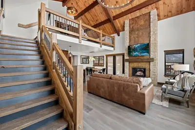 Image de Cabin on Lake Estes! Private Jacuzzi Two Patios Indoor and Outdoor Fireplace