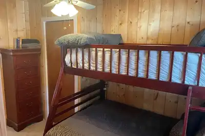 Image de Little Red Cabin In The Prescott Mountains