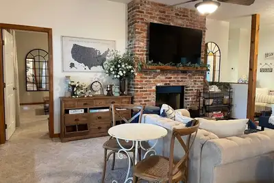 Image de Charming 3-Bedroom Lakeside Cottage w/Beach & Dock